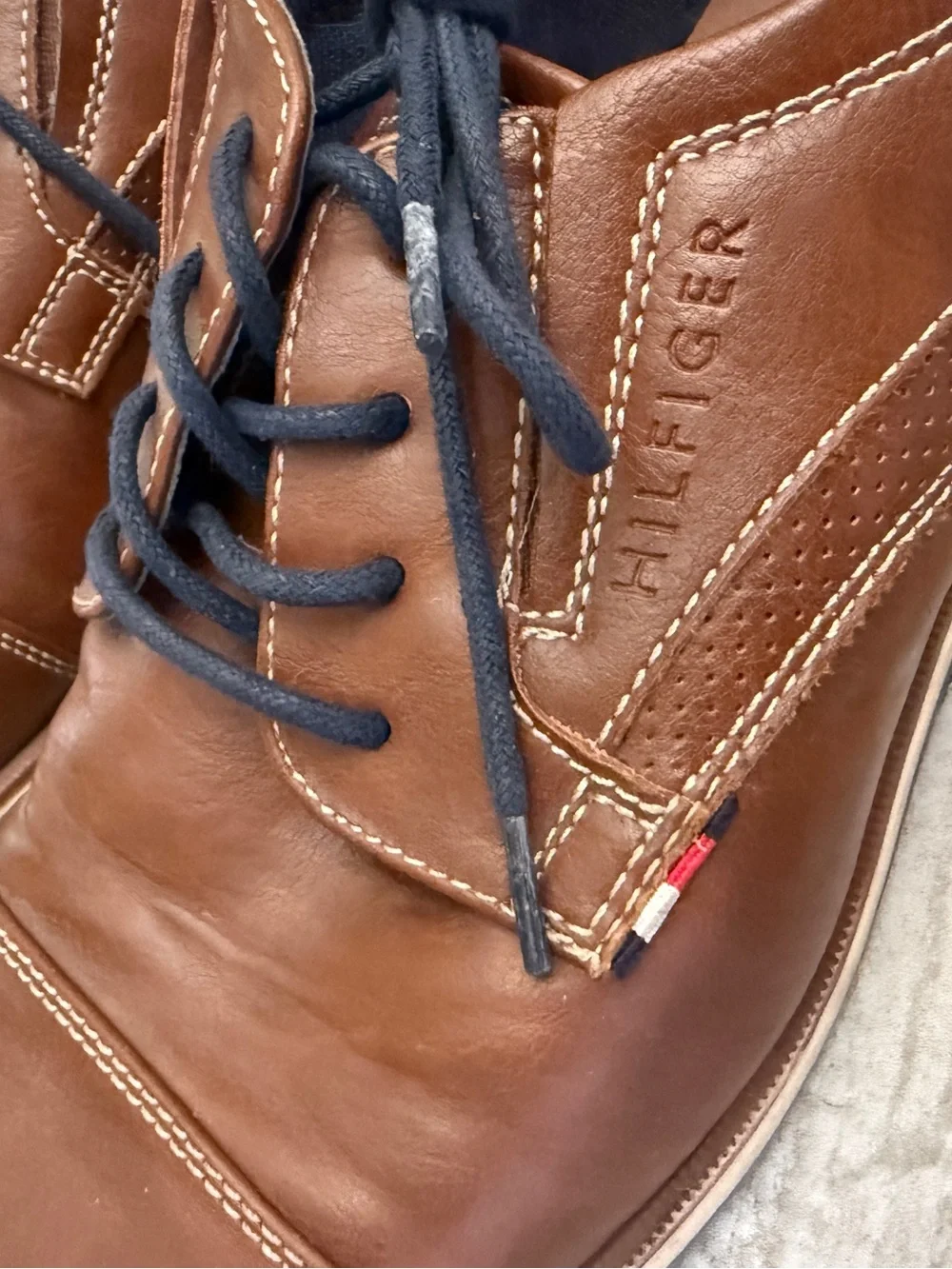 Men's Tommy Hilfiger’s Urban Oxford Size 10 1/2